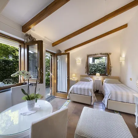 Villa Sorrentovibes - In Center With Gardens And Outdoor Space Sorrente