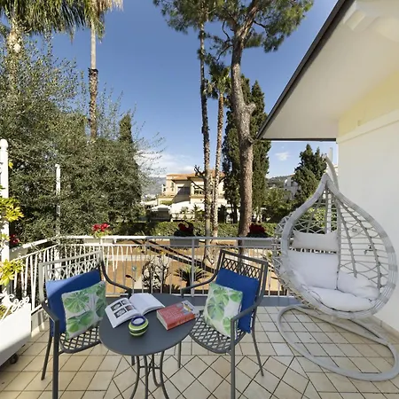Sorrentovibes - In Center With Gardens And Outdoor Space Sorrente