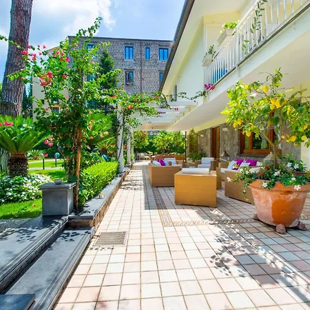 Sorrentovibes - In Center With Gardens And Outdoor Space * Sorrente