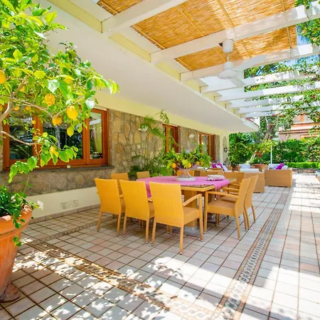 Sorrentovibes - In Center With Gardens And Outdoor Space Sorrente