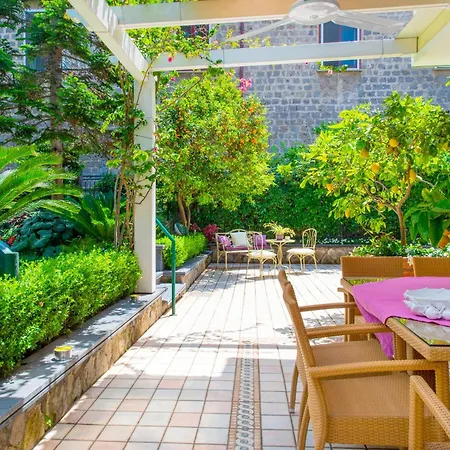 Villa Sorrentovibes - In Center With Gardens And Outdoor Space Sorrente