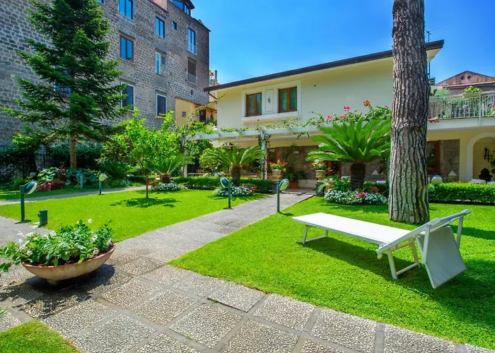 Villa Sorrentovibes - In Center With Gardens And Outdoor Space Sorrento